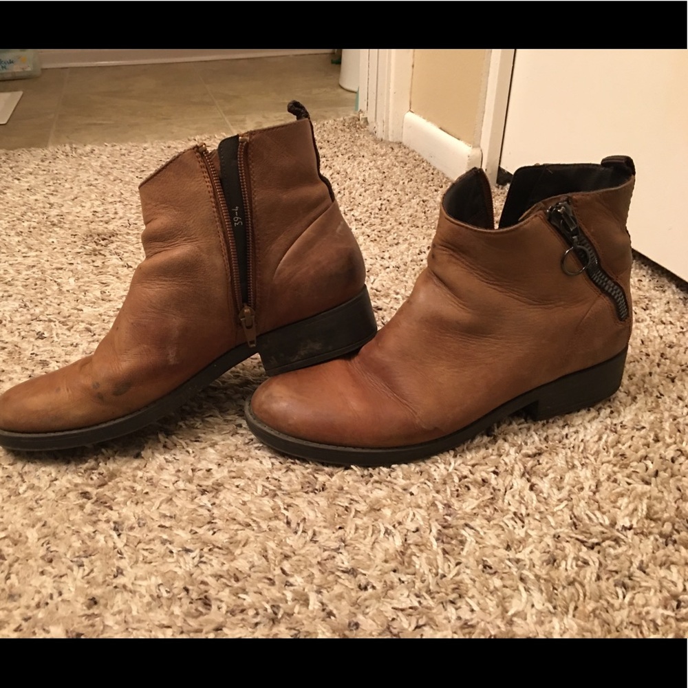 Brown boots - Picture 3 of 3